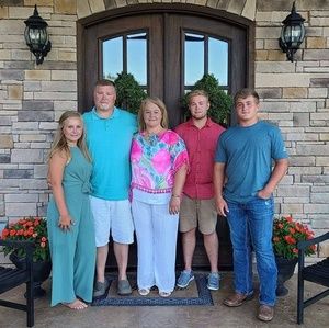 Meet your Posher, Lorie